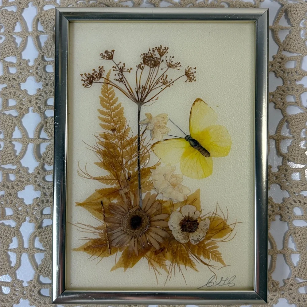 SOLD • Framed Dried Flower and Butterfly Collage Decoupage Small - Picture 4 of 12